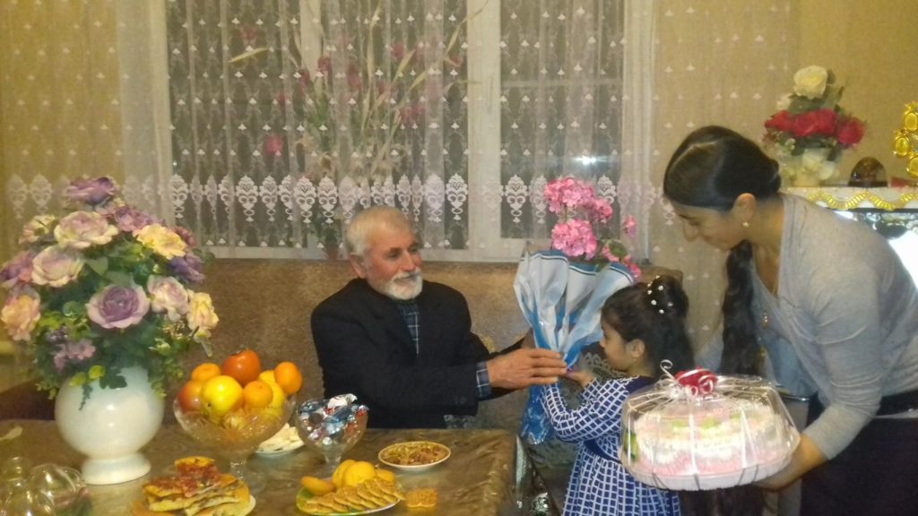 Участник ВОВ с правнучкой и внучкой