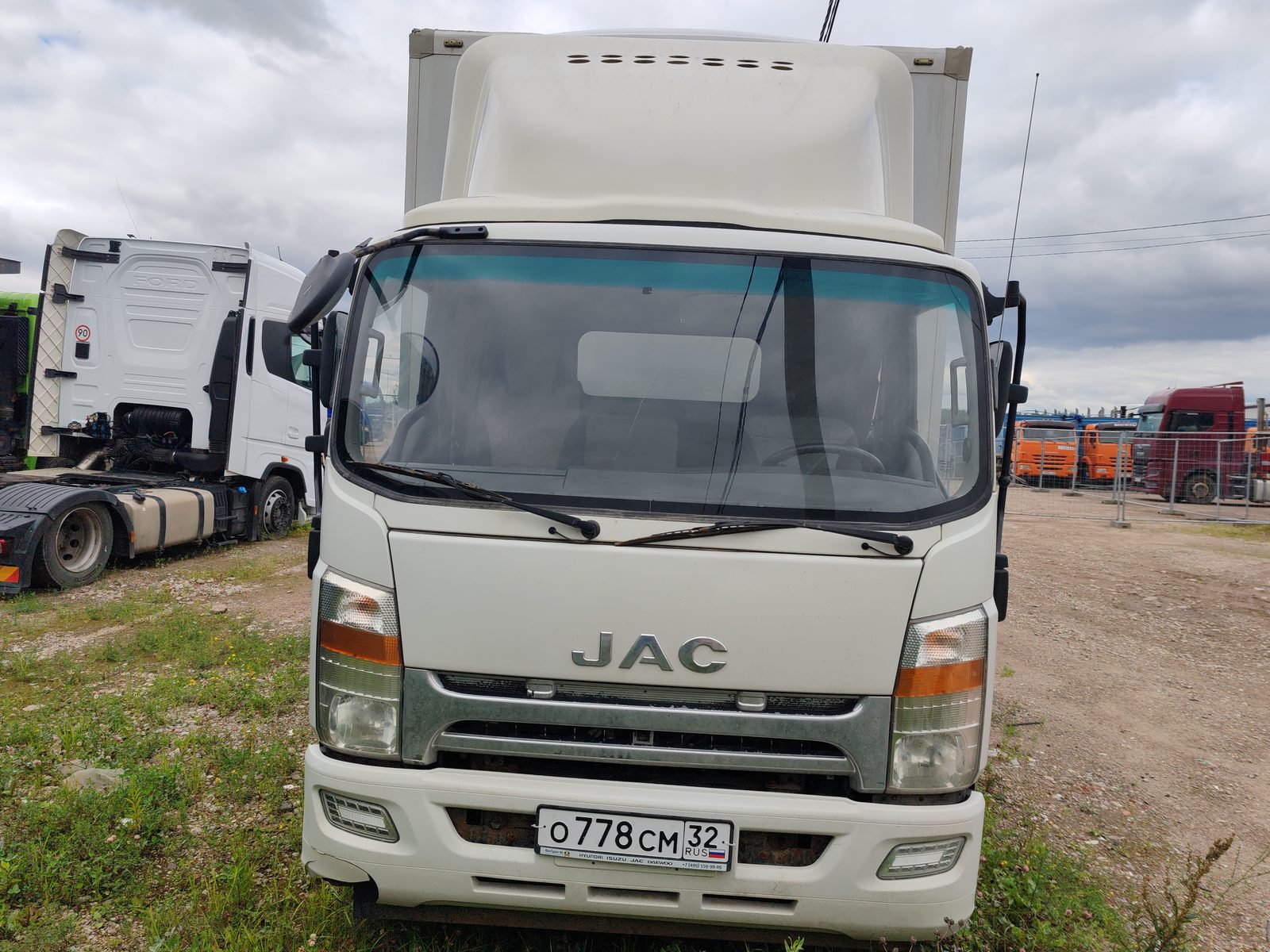JAC 3008* на шасси JAC N120 Изотермический/рефрижератор