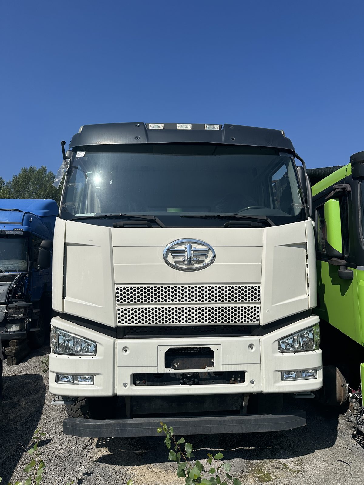 FAW J6 8x4 Самосвал