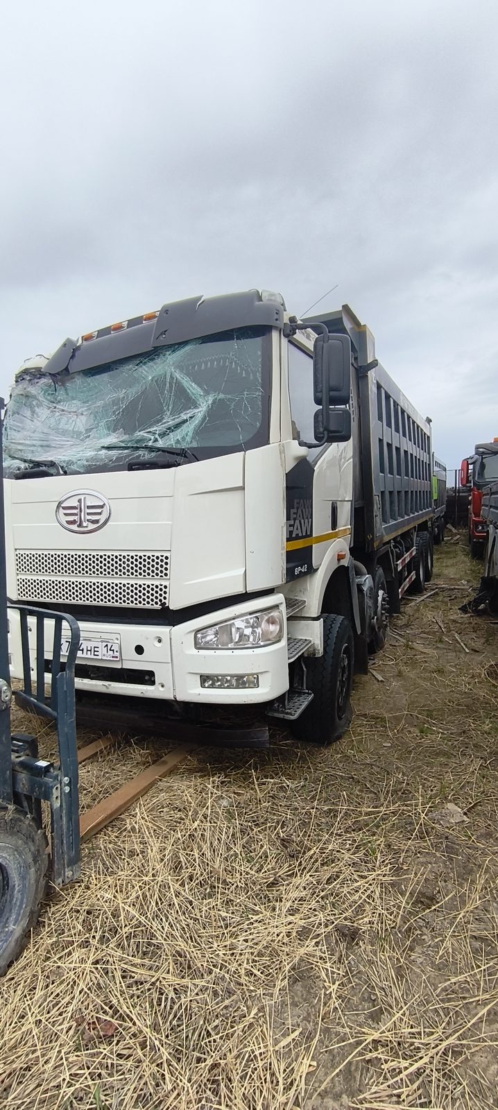 FAW J6 8x4 Самосвал