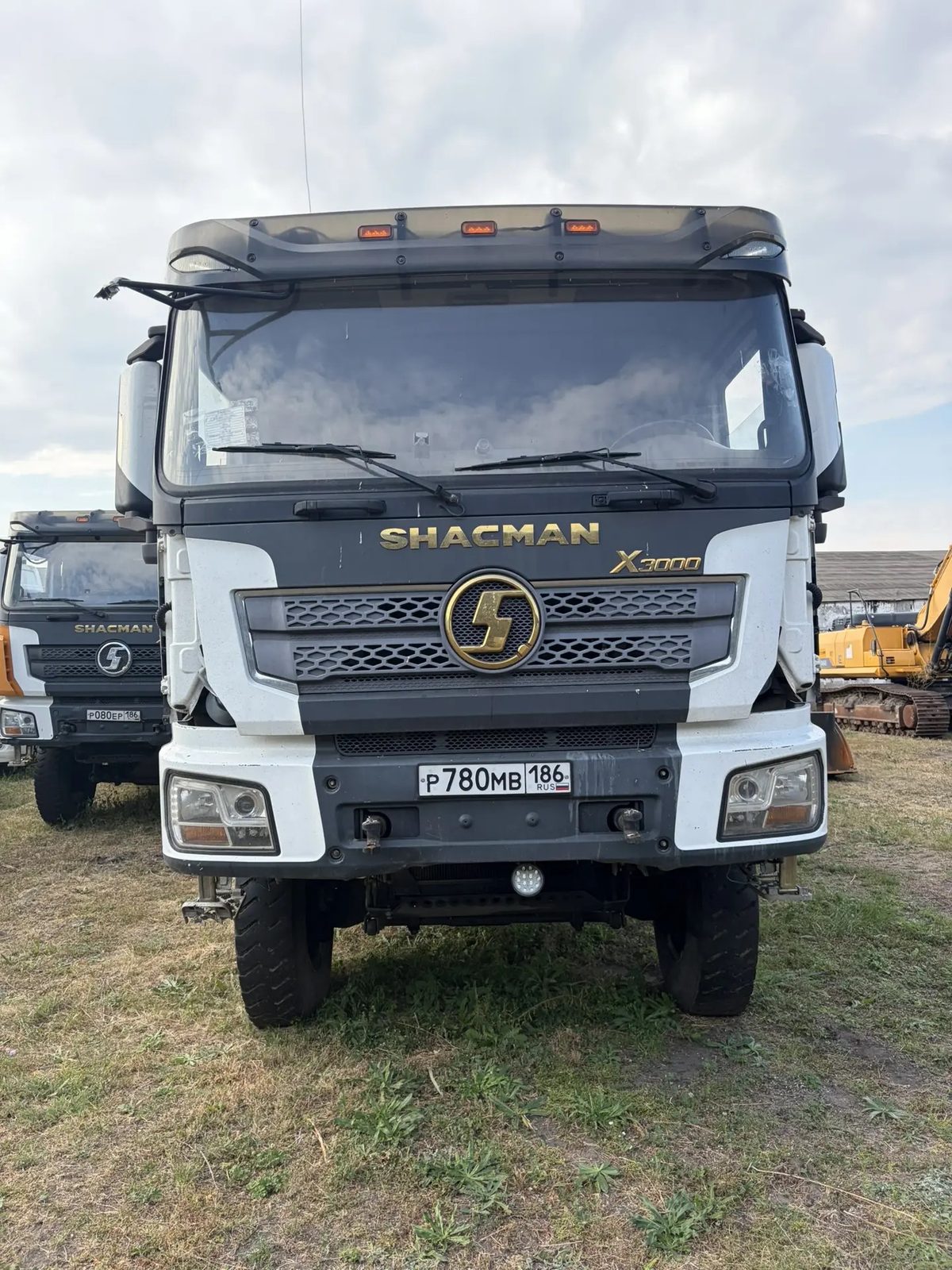 Shacman SX* 6x6 Самосвал