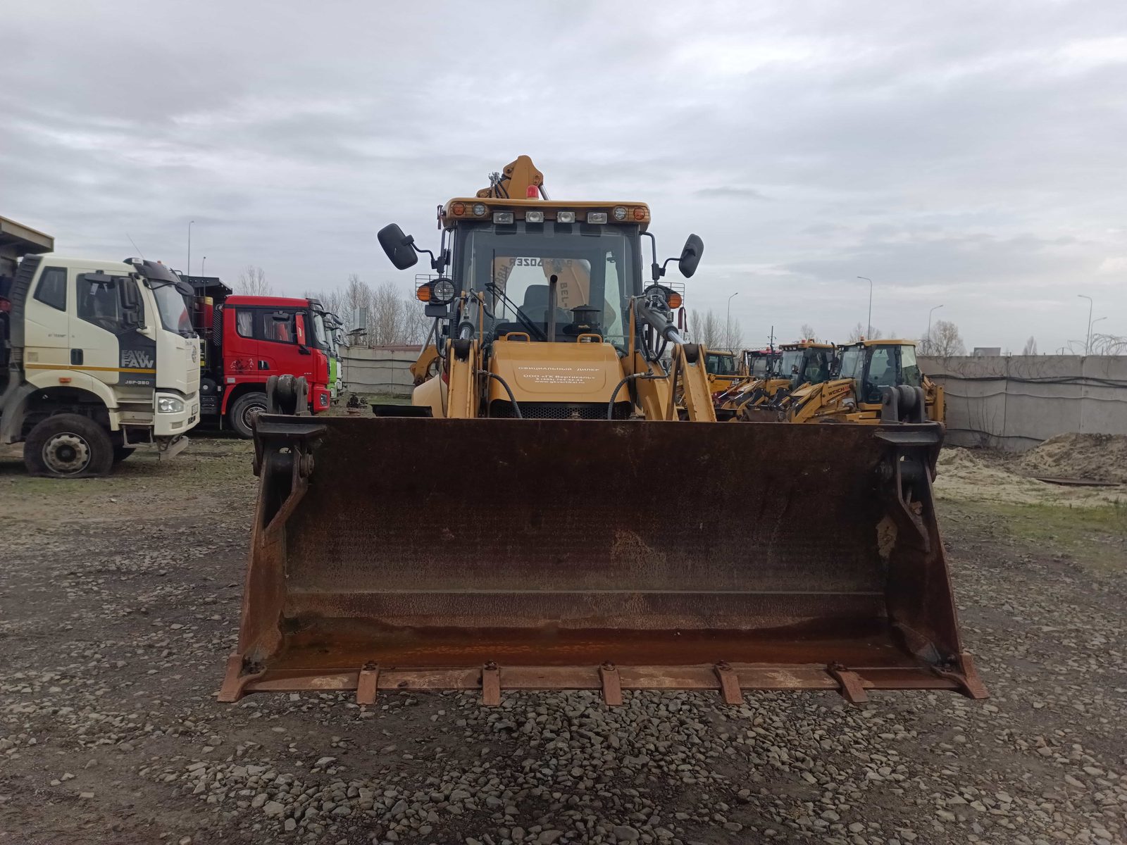 Bel-dozer BD* Экскаватор-погрузчик