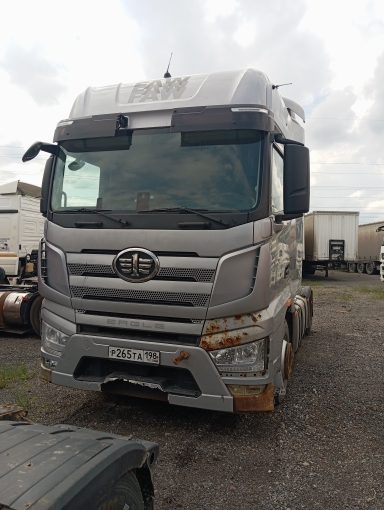FAW J7 4x2 Седельный тягач