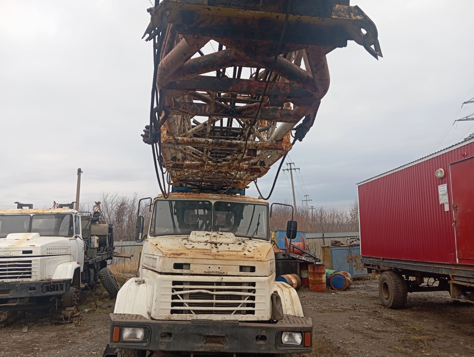 Ишимбайский УПА-60М на шасси КрАЗ 65053* 6x4 Установка подъемная