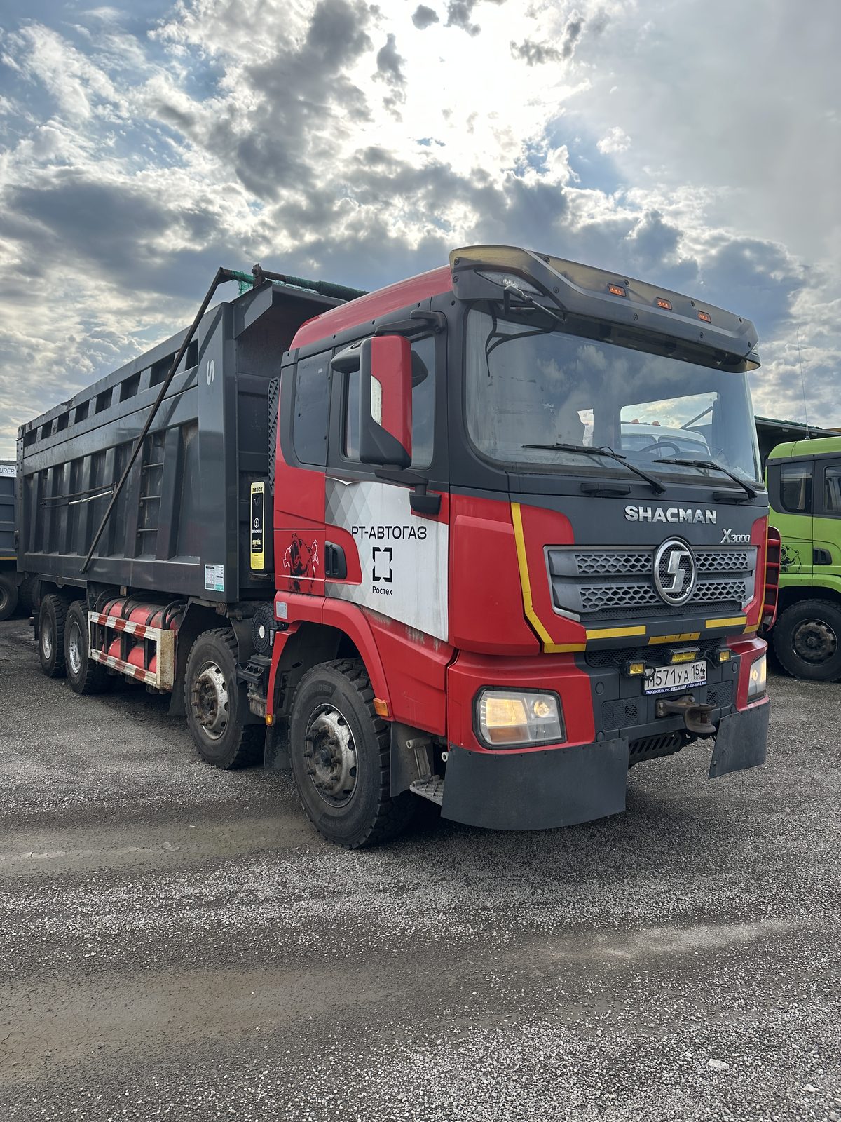 Shacman SX* 8x4 Самосвал