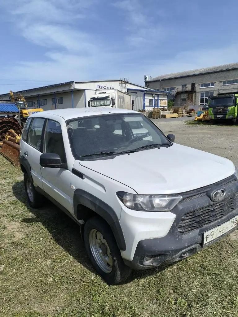 Lada Niva Travel