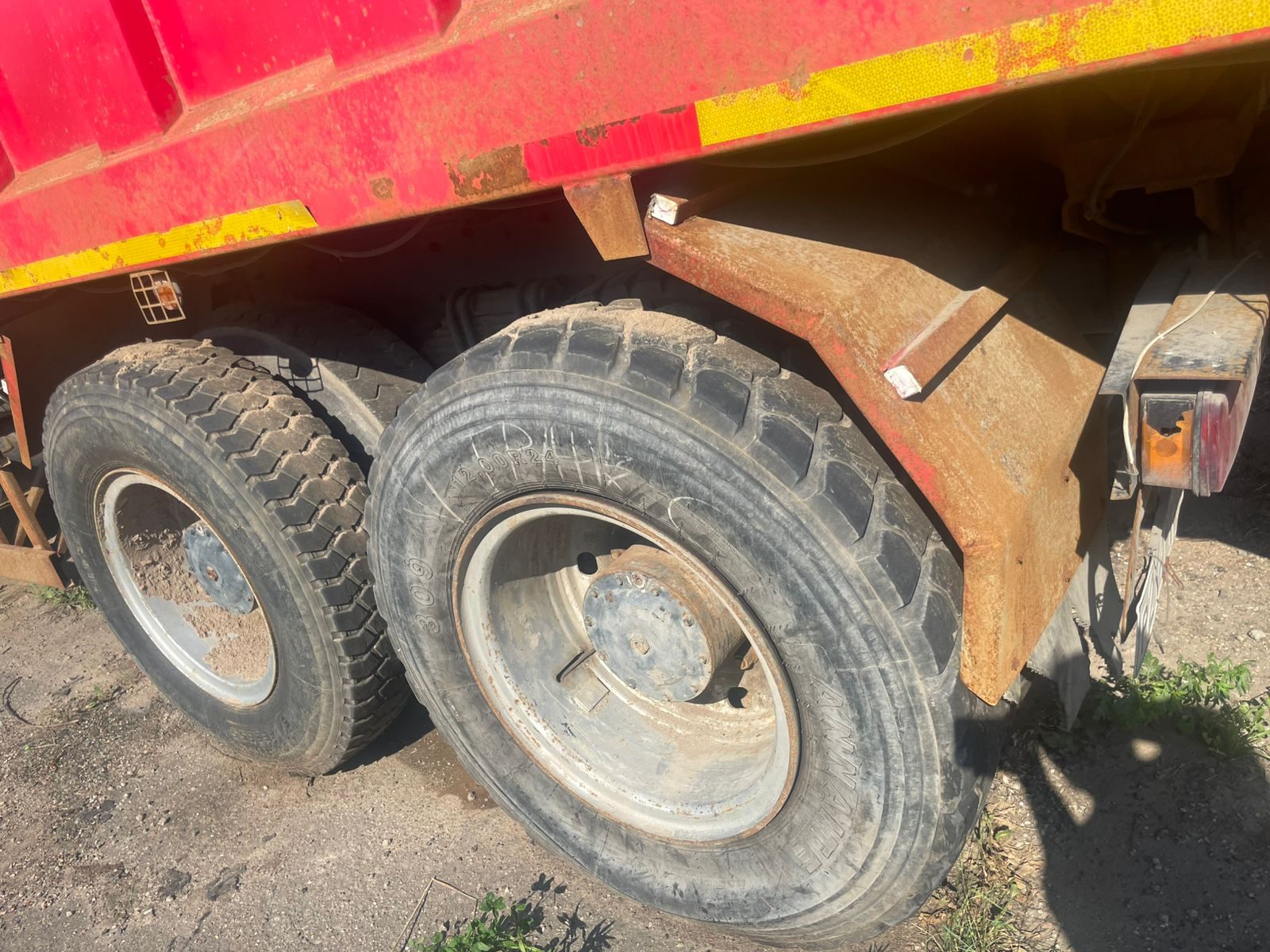 Hongyan 908 8x4 Самосвал