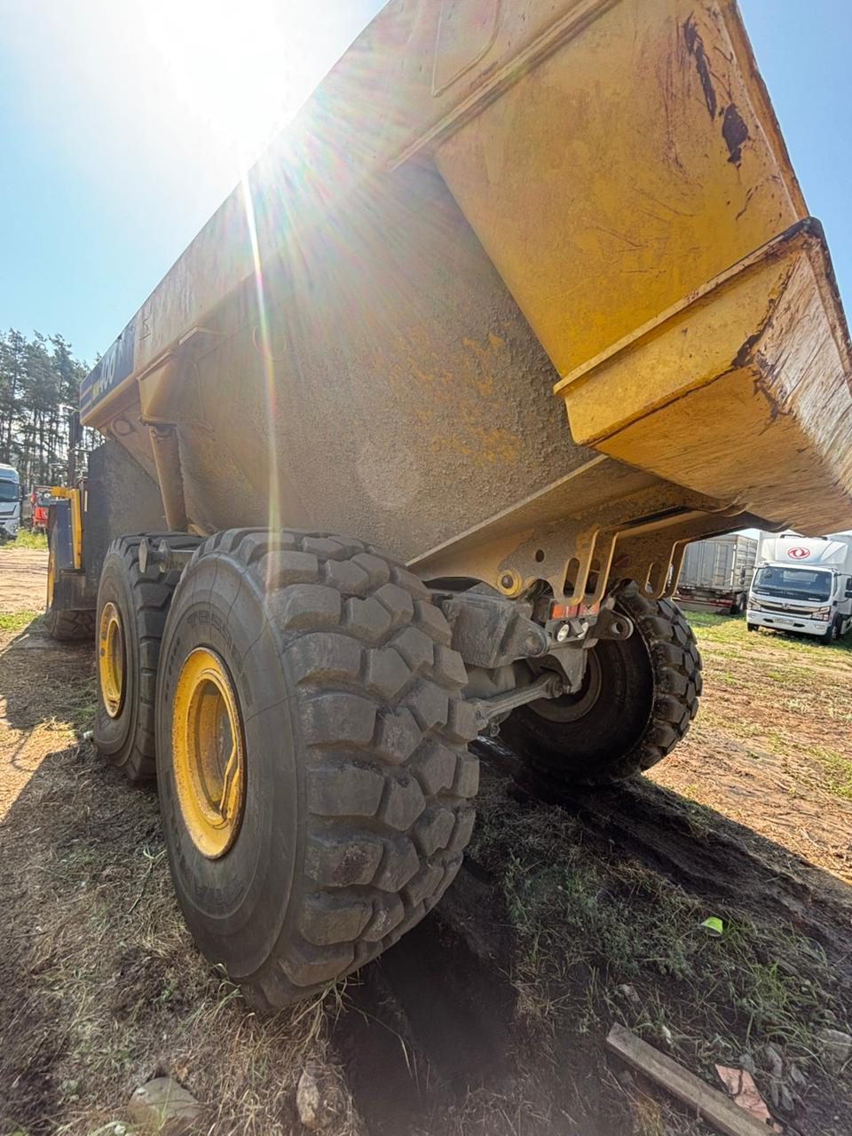 Komatsu HM400* Шарнирно-сочленённый самосвал