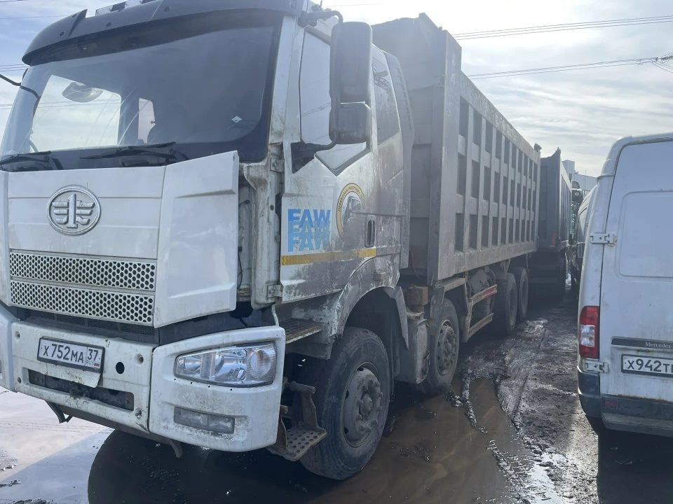 FAW J6 8x4 Самосвал