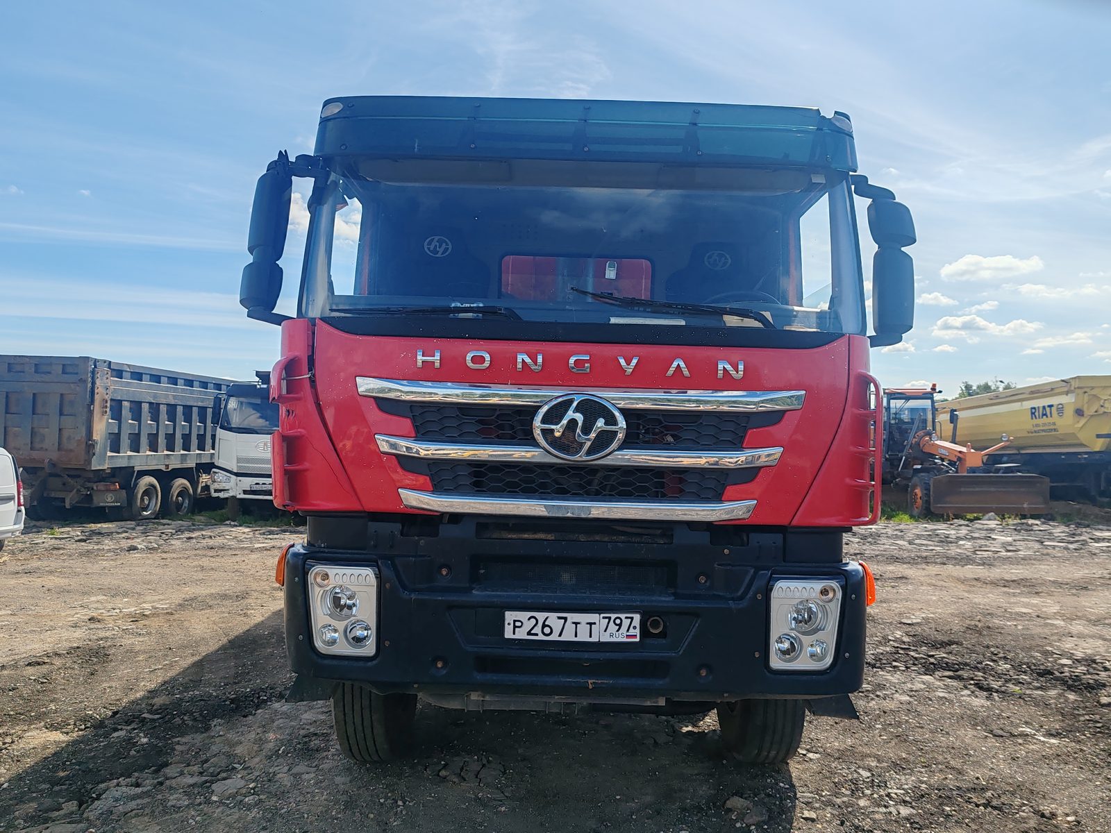 Hongyan 908 8x4 Самосвал