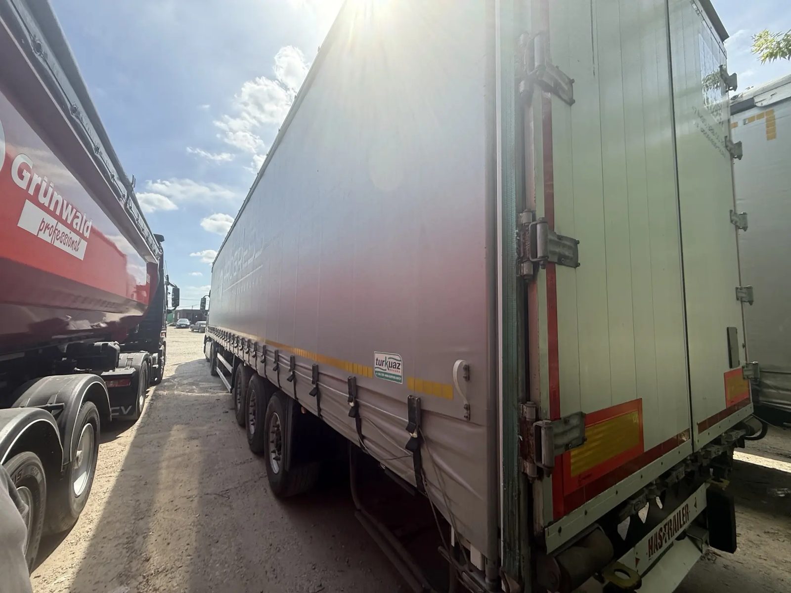 Hastrailer HASLINER Полуприцеп шторный 3 оси