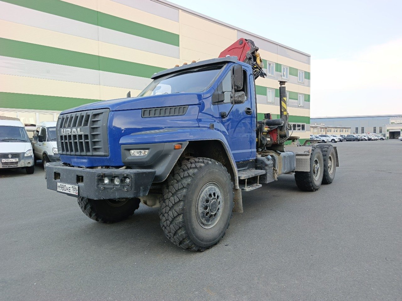 Ural NEXT 4320 6x6 Седельный тягач с КМУ