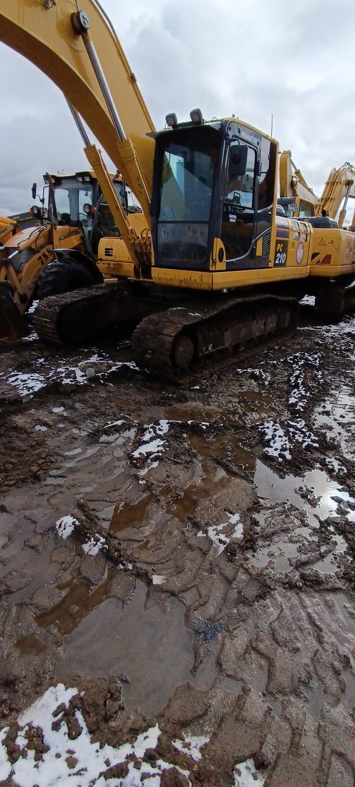 Komatsu PC 210 Экскаватор