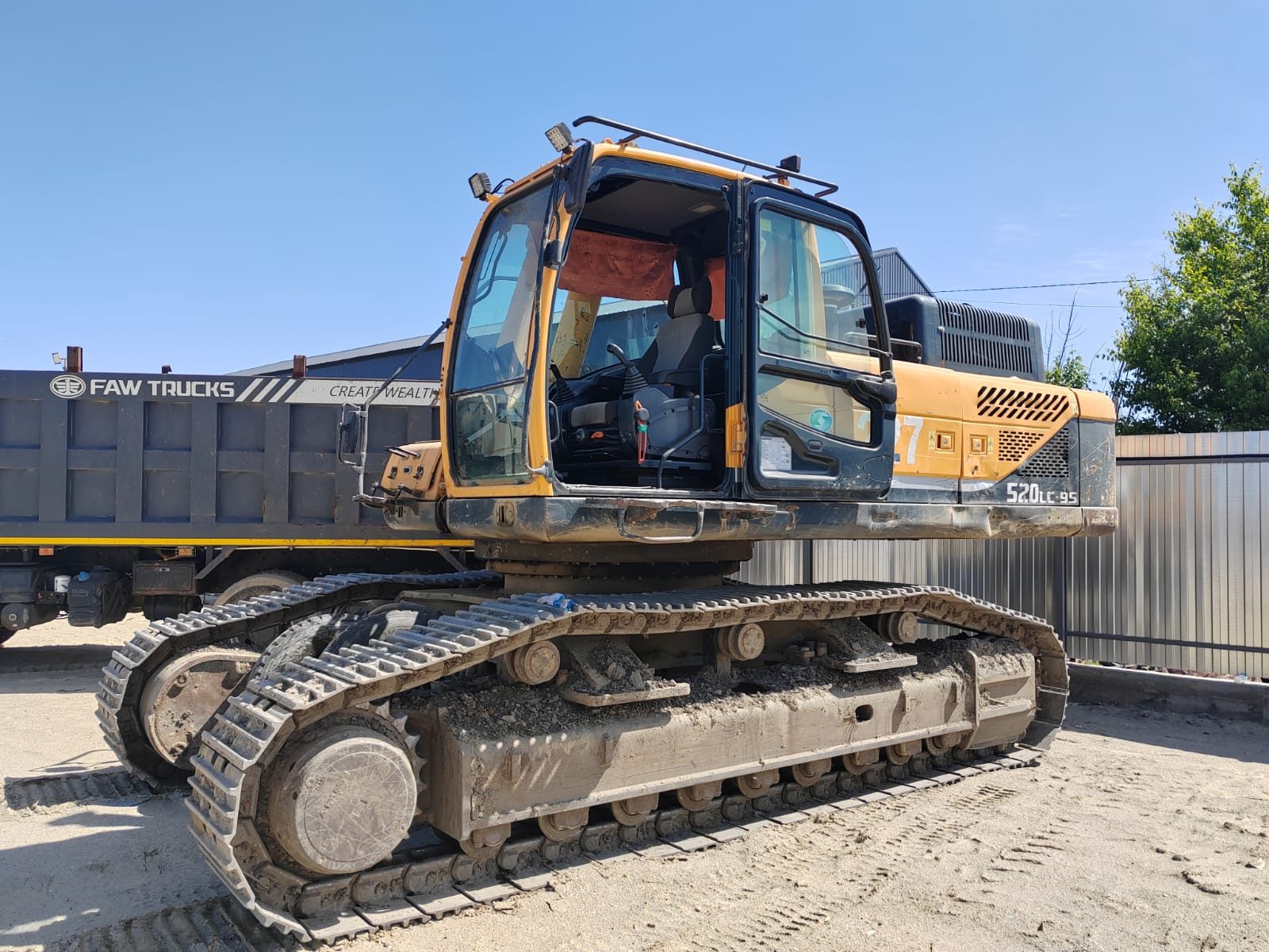 Hyundai R520 Экскаватор