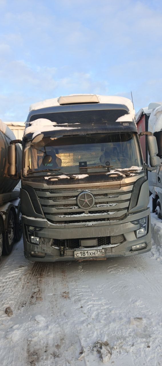 Dayun CGC418* 4x2 Седельный тягач