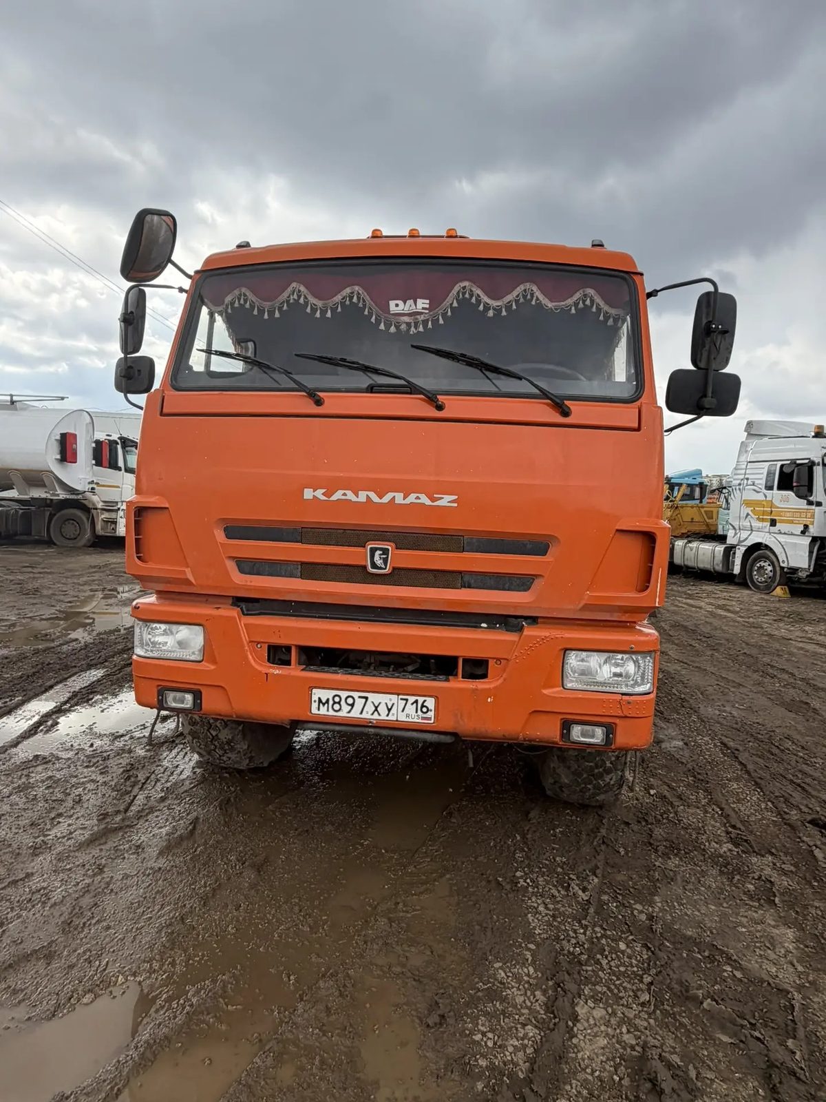 КАМАЗ 43118 6x6 Седельный тягач с КМУ
