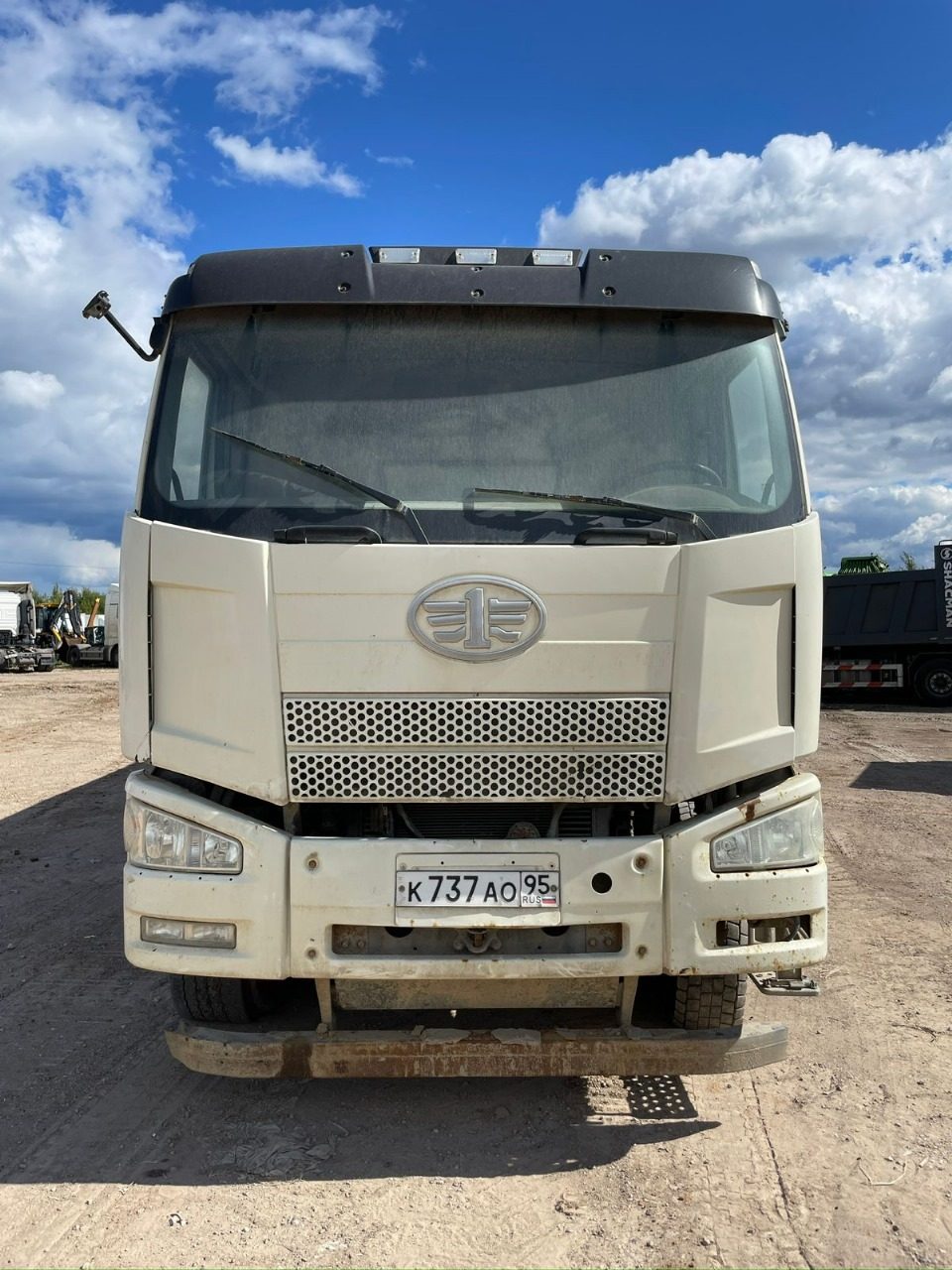 FAW J6 8x4 Самосвал
