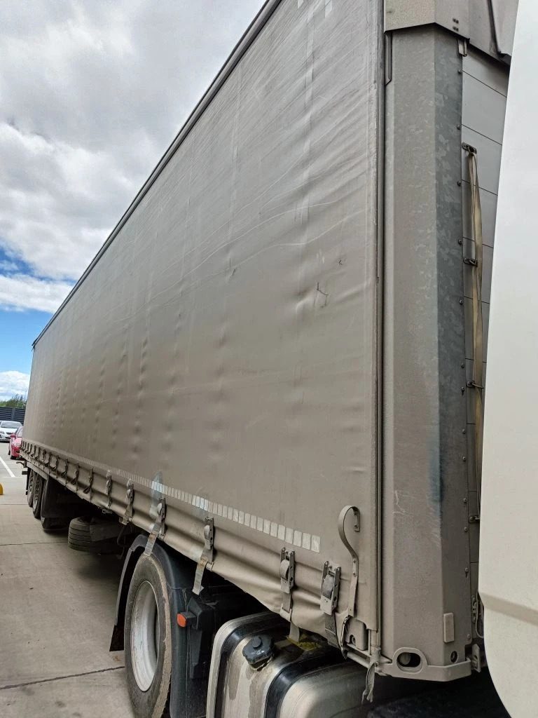 Schmitz SCB*S3T Полуприцеп шторный