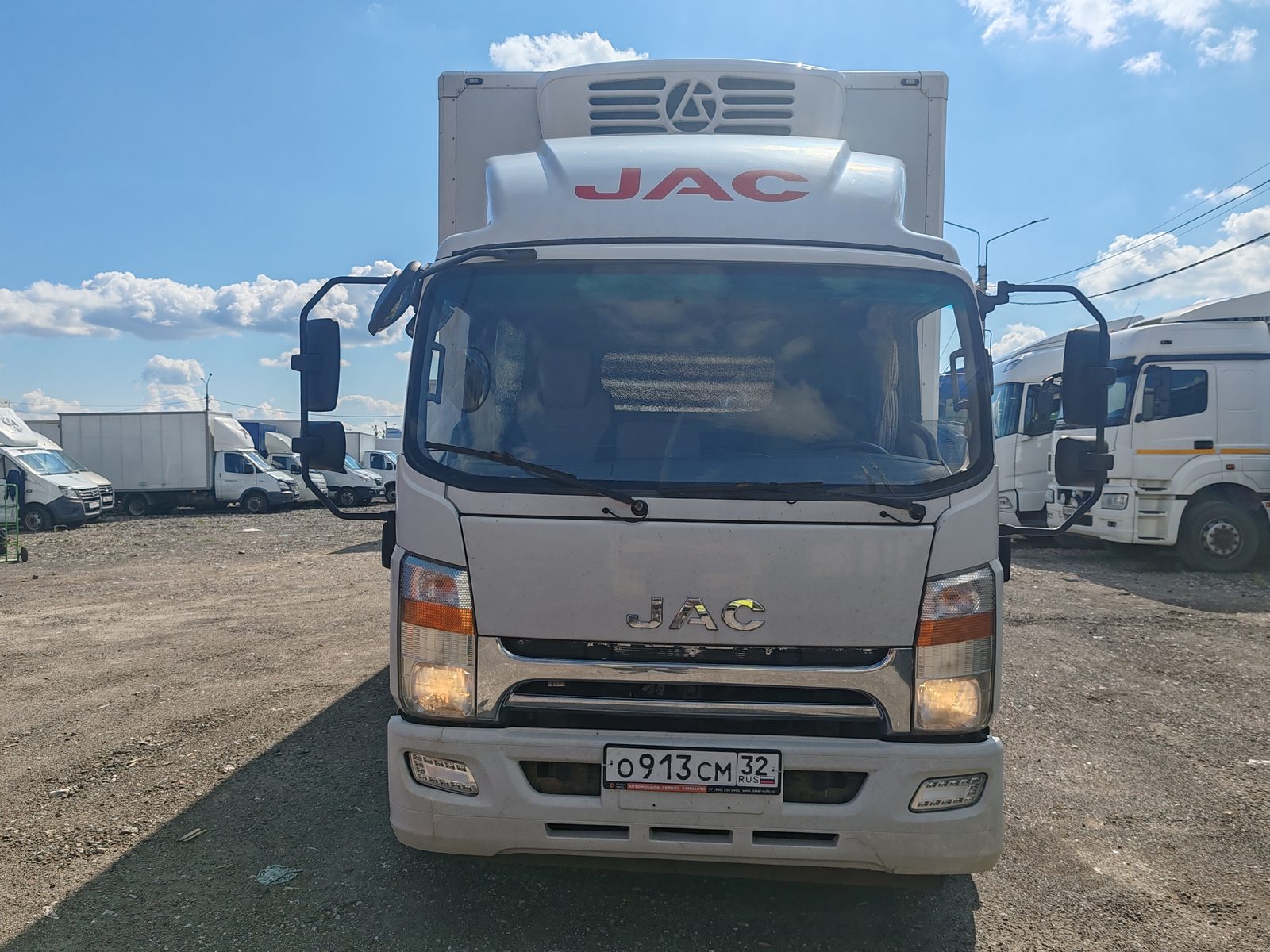 JAC 3008* на шасси JAC N120 Изотермический/рефрижератор