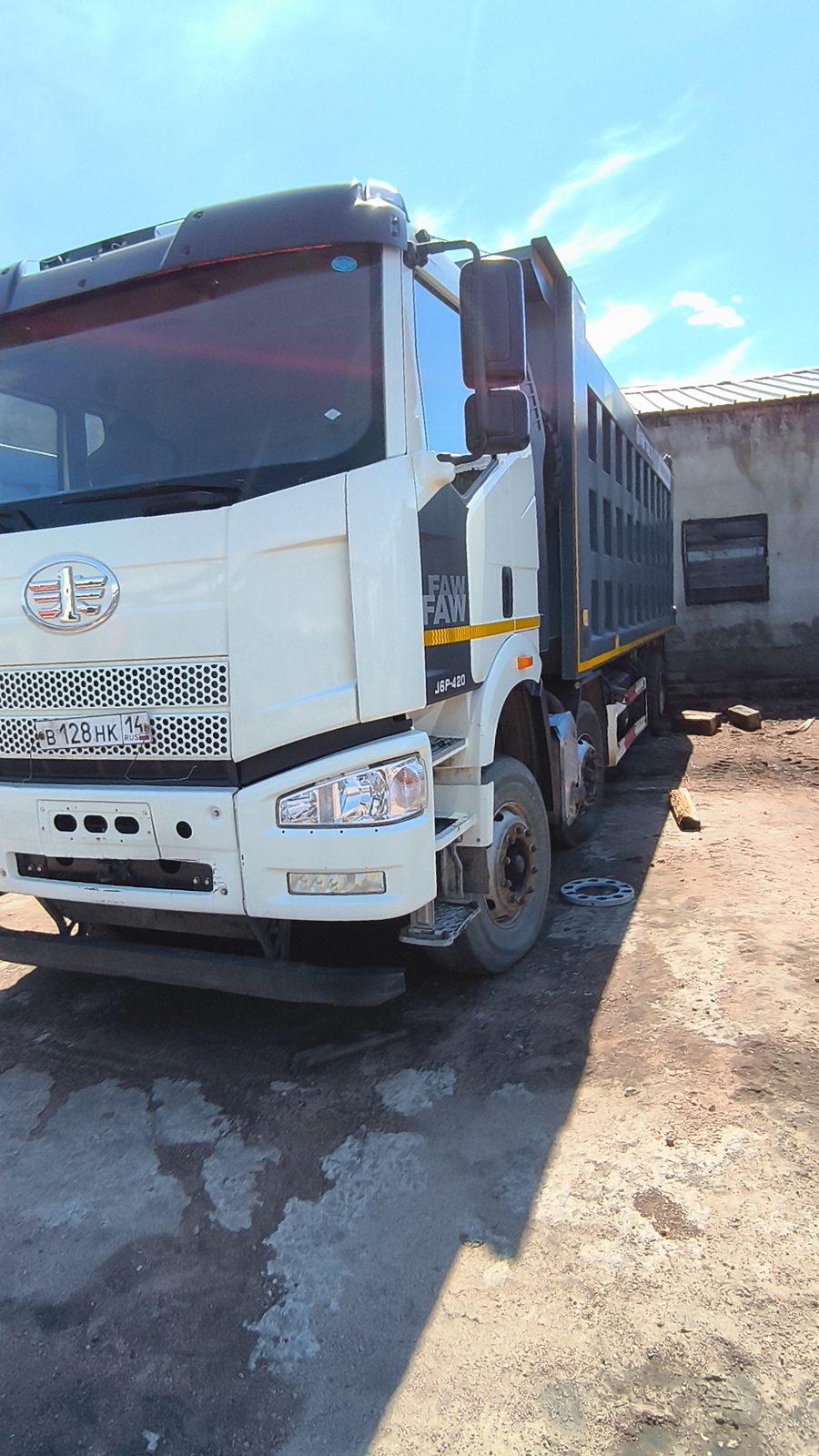 FAW J6 8x4 Самосвал