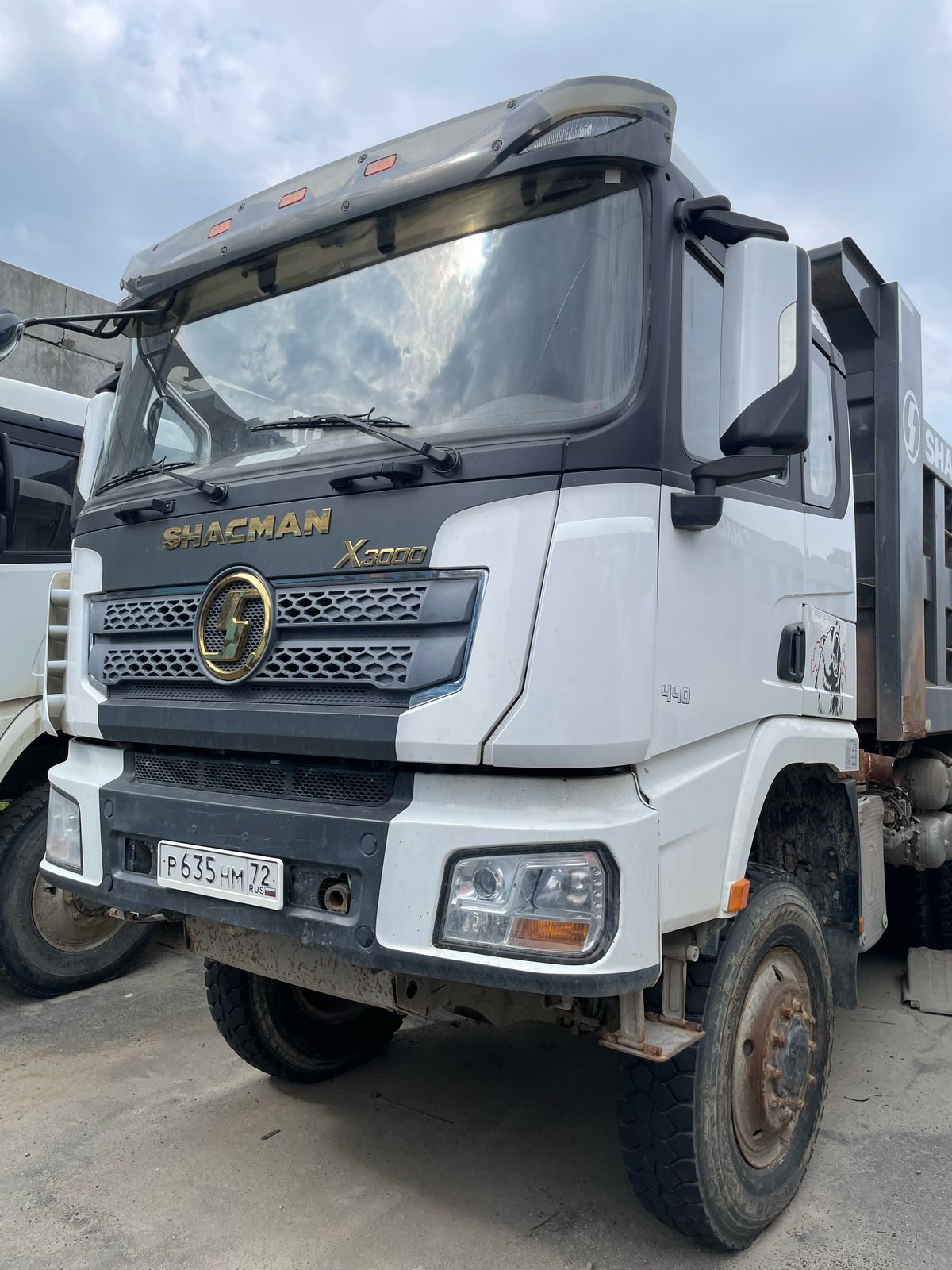 Shacman SX* 6x6 Самосвал