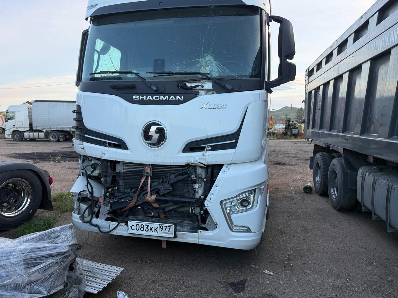Shacman SX* 4x2 Седельный тягач
