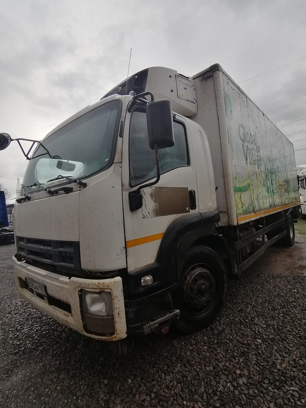 Центртранстехмаш АФ-4749* на шасси Isuzu Forward 18.0 (FVR) Изотермический/рефрижератор с гидробортом