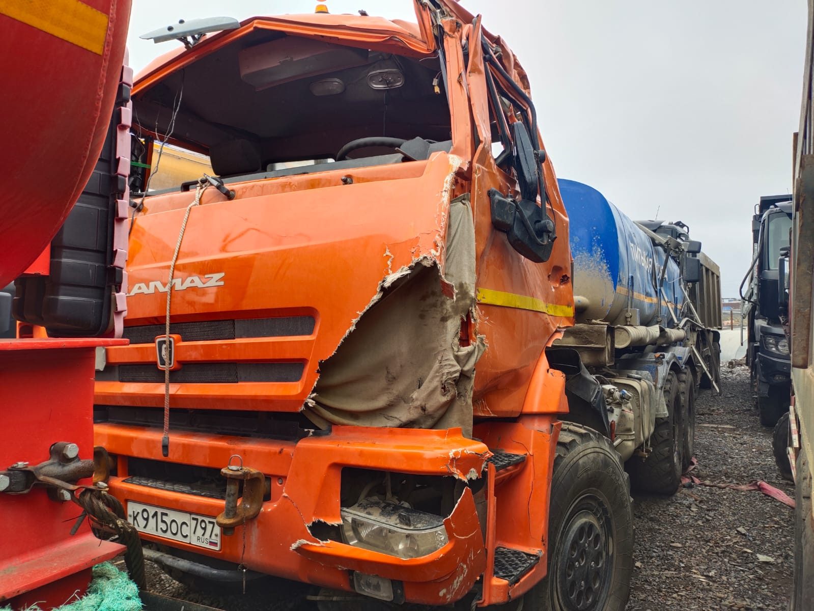 НПО 4671* на шасси КамАЗ 43118 6x6 Автоцистерна пищевая