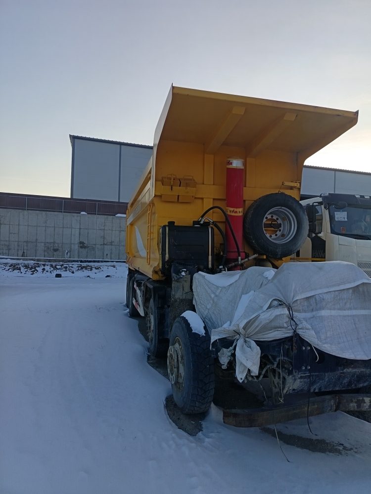 FAW J6 8x4 Самосвал