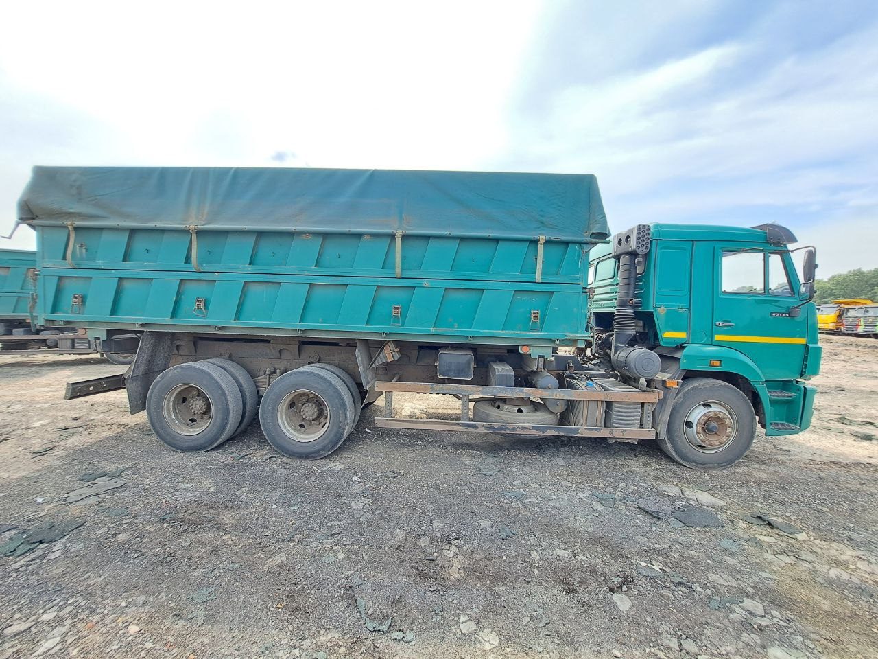 Планета 5529* на шасси КамАЗ 65115 6x4 Зерновоз