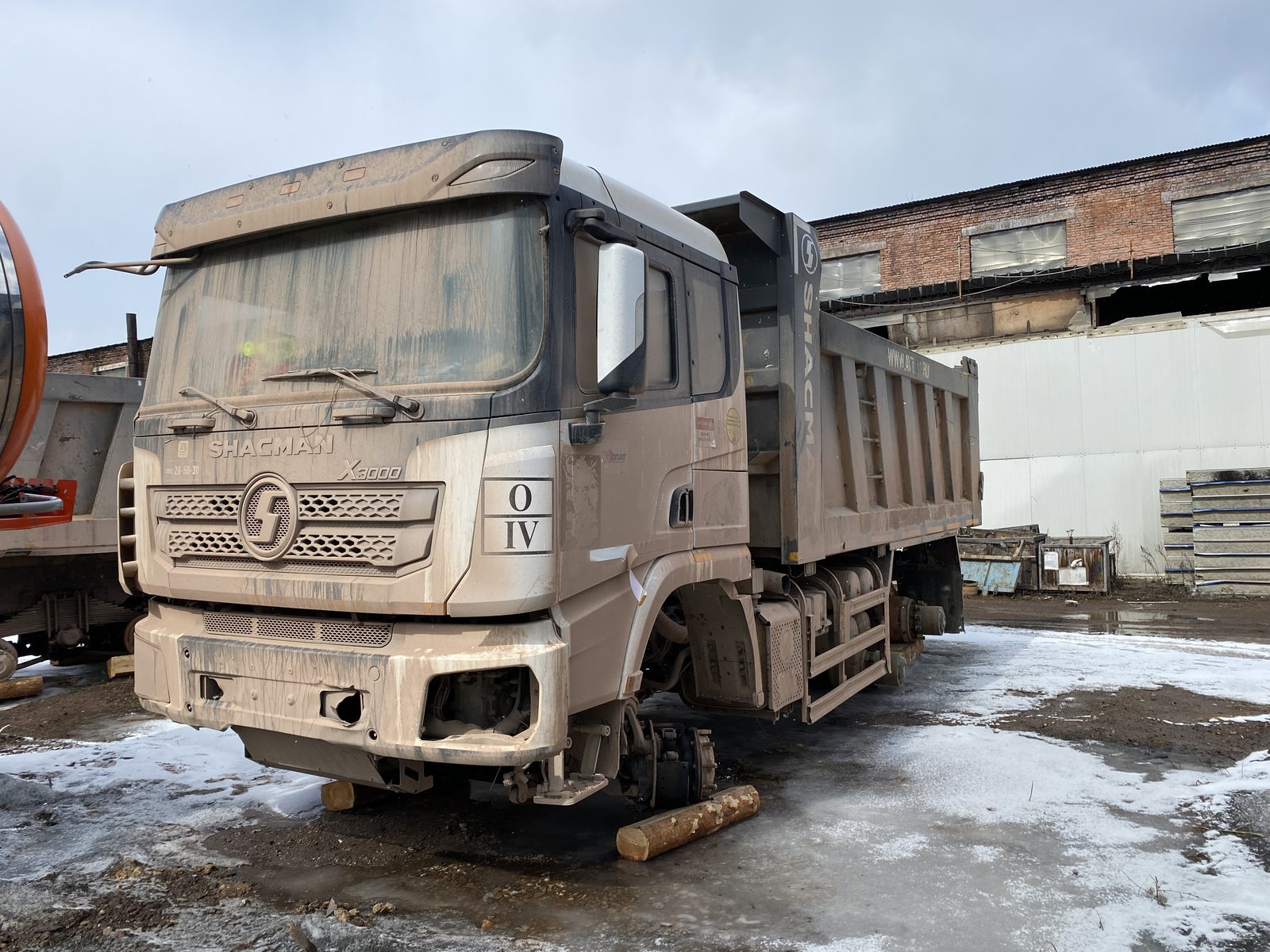 Shacman SX* 6x6 Самосвал