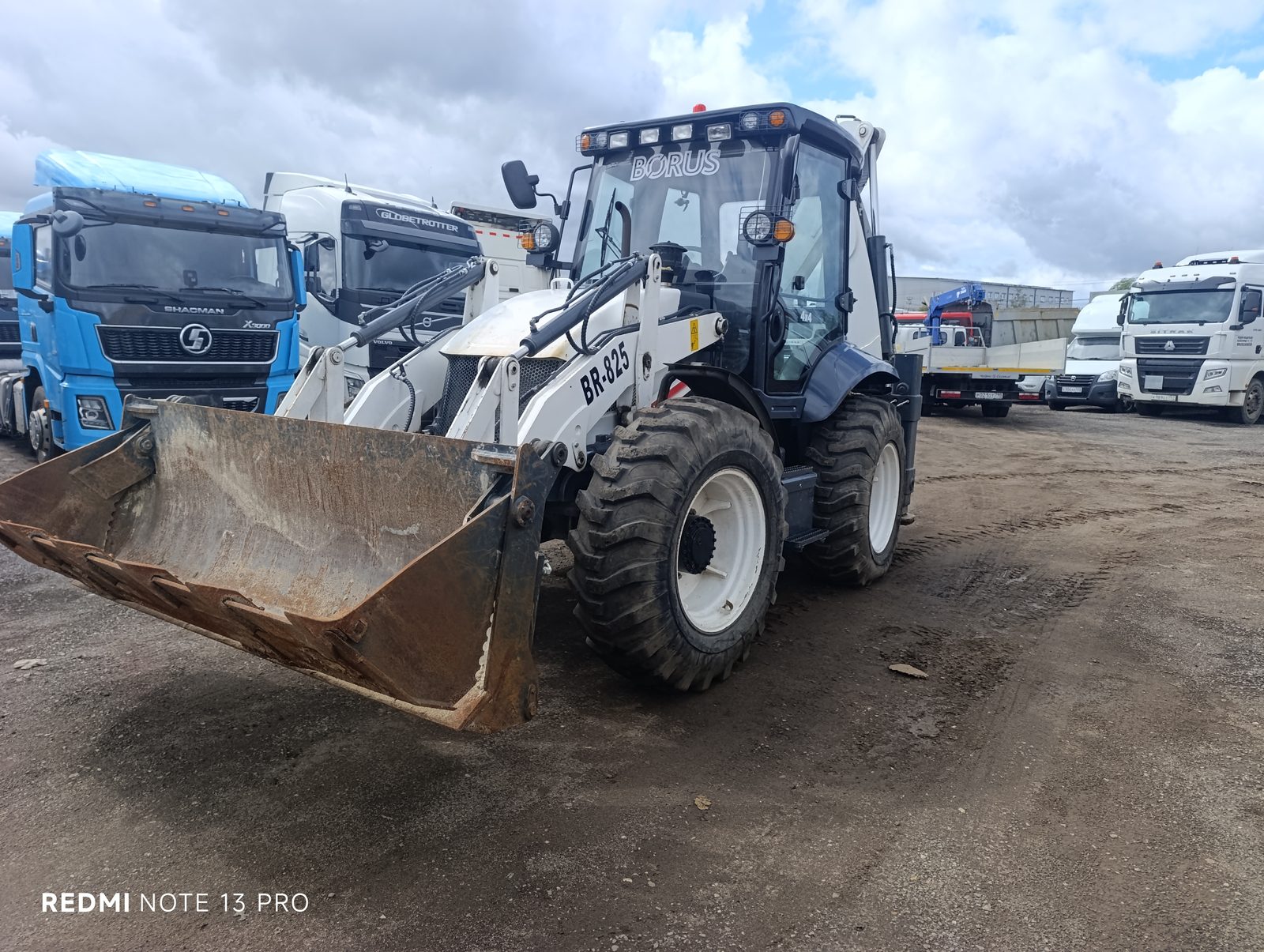 Borus BR-825 Экскаватор-погрузчик
