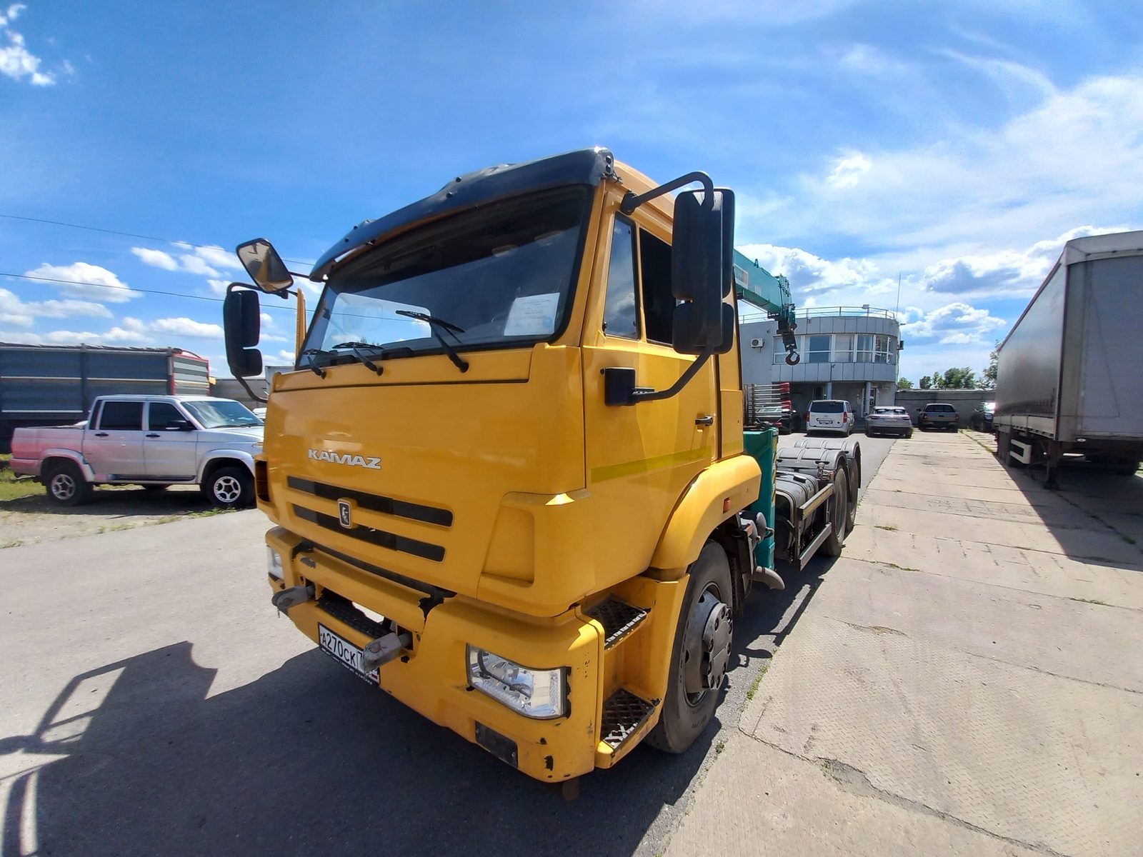 КАМАЗ 65116 6x4 Седельный тягач с КМУ