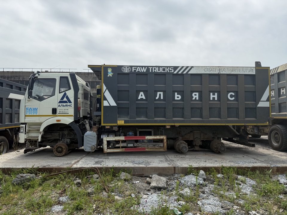 FAW J6 6x4 Самосвал