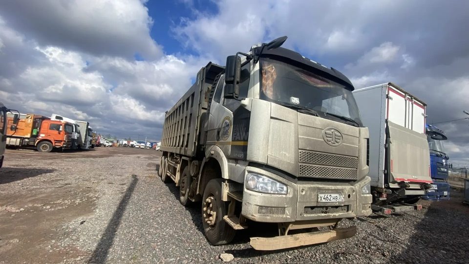 FAW J6 8x4 Самосвал