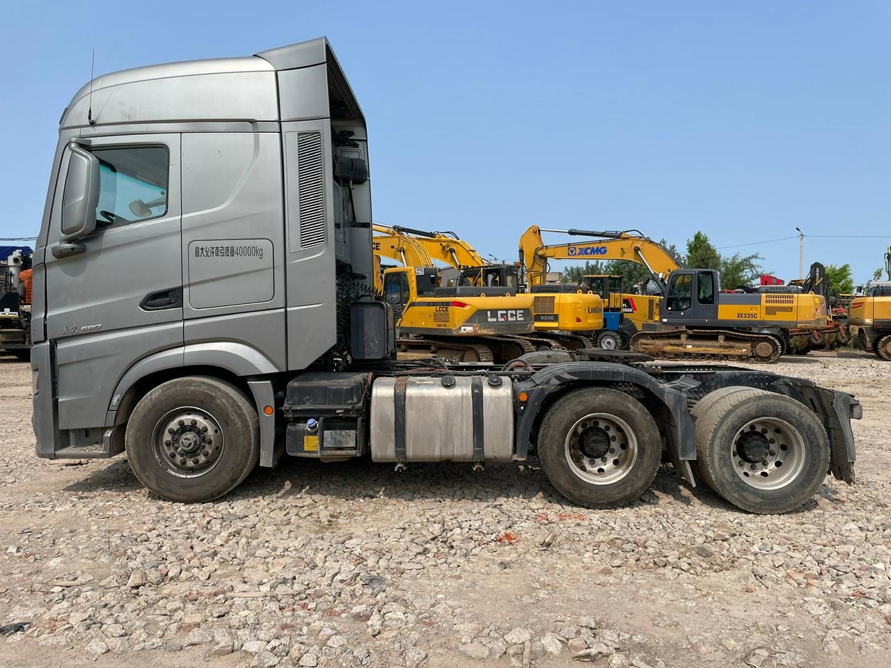 Beijing BJ* 6x4 Седельный тягач
