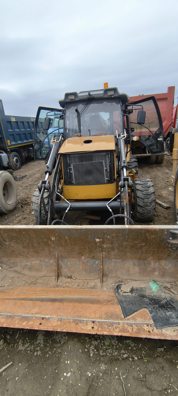 TAVR 570* Экскаватор-погрузчик