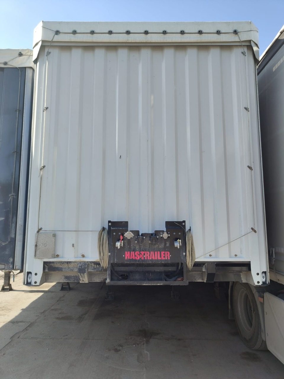 Hastrailer HASLINER Полуприцеп шторный 3 оси