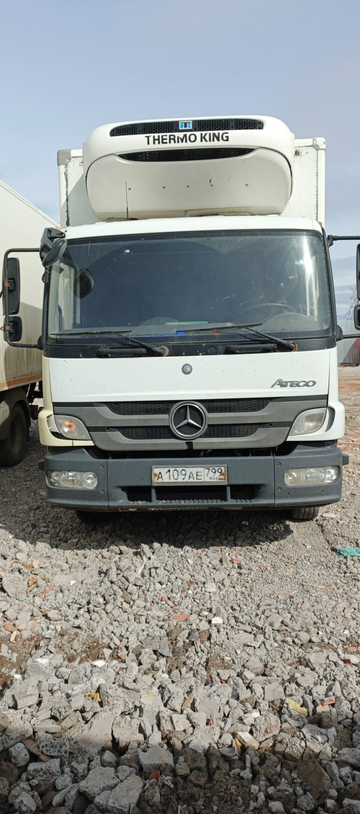 Mercedes-Benz ATEGO 4x2 Изотермический/рефрижератор с гидробортом