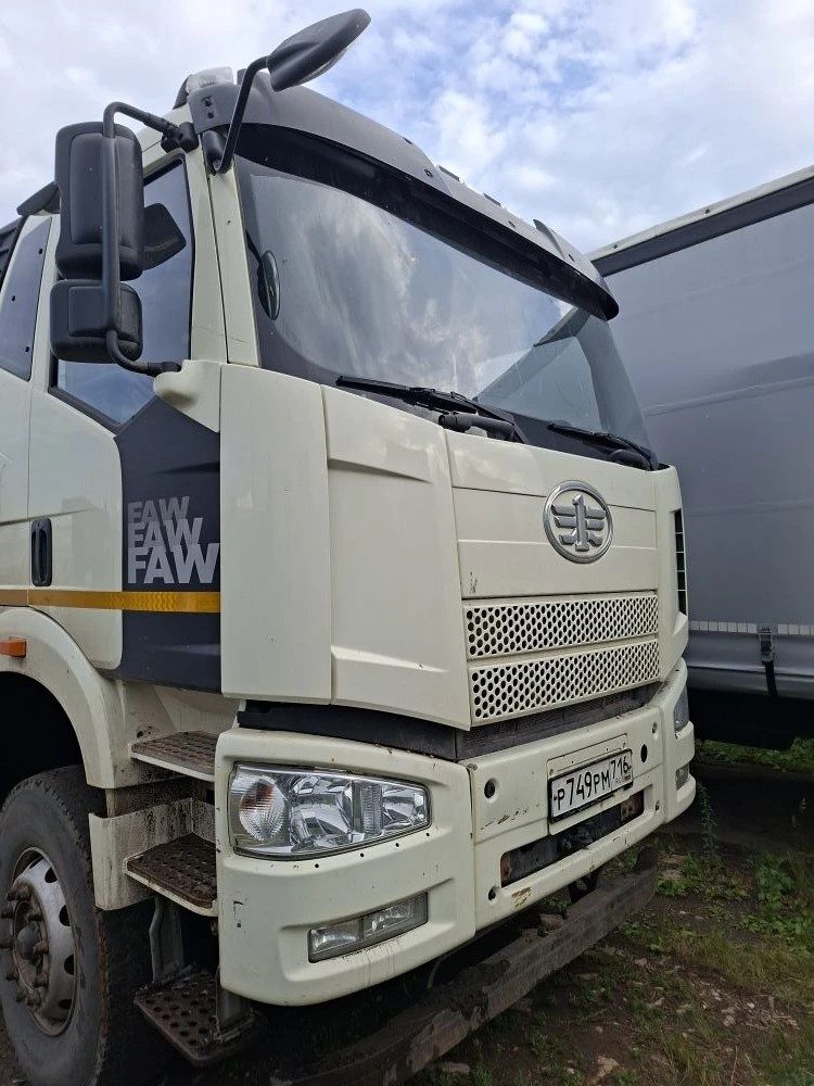 FAW J6 8x4 Бортовой с КМУ
