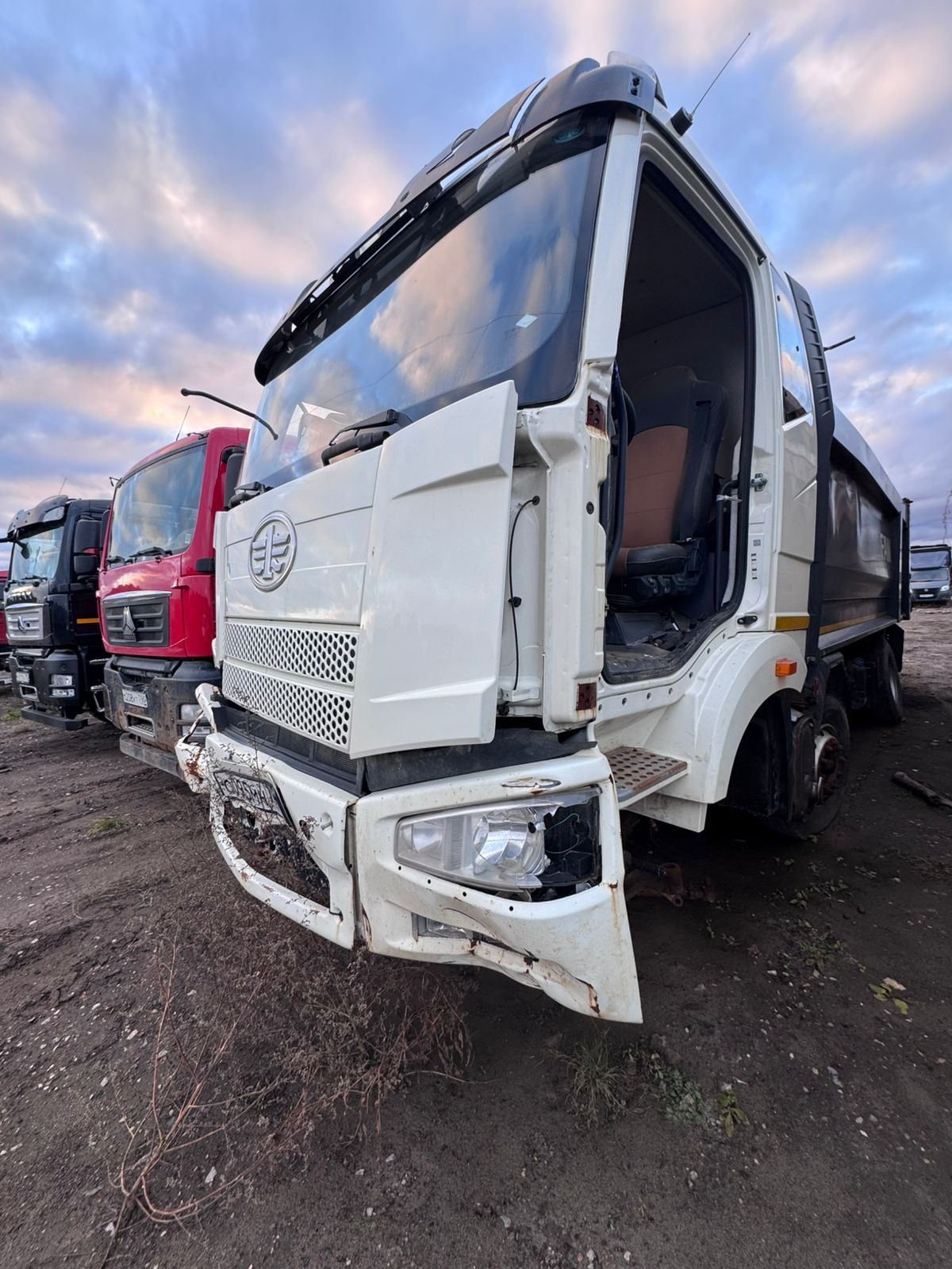 Автомастер 6589* на шасси FAW CA 3310 8x4 Самосвал