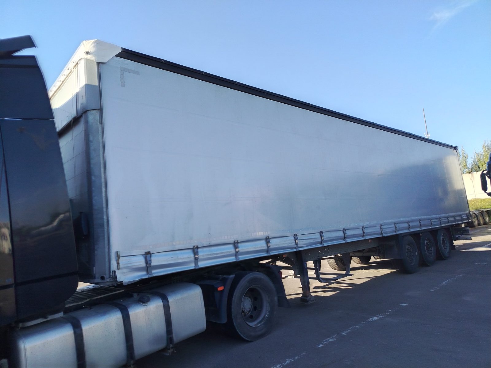Schmitz SCS Полуприцеп шторный