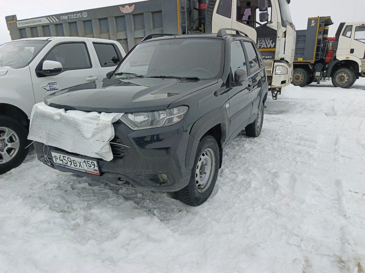 Lada Niva Travel