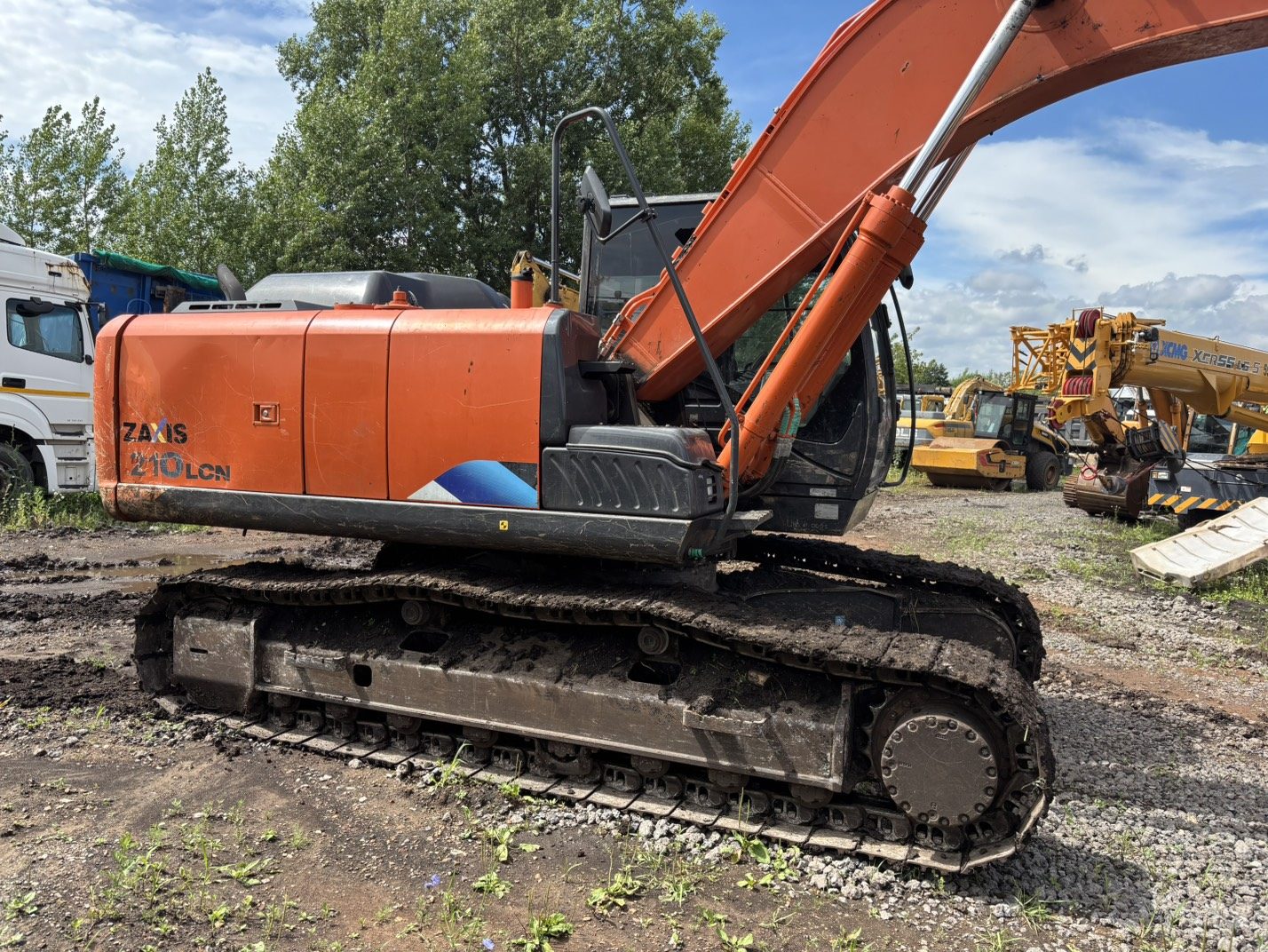 Hitachi ZX210 Экскаватор