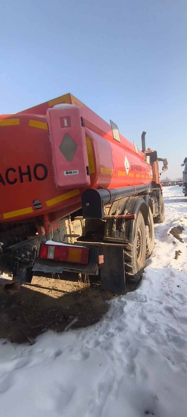 ГРАЗ 5614* на шасси КамАЗ 43118 6x6 Автотопливозаправщик