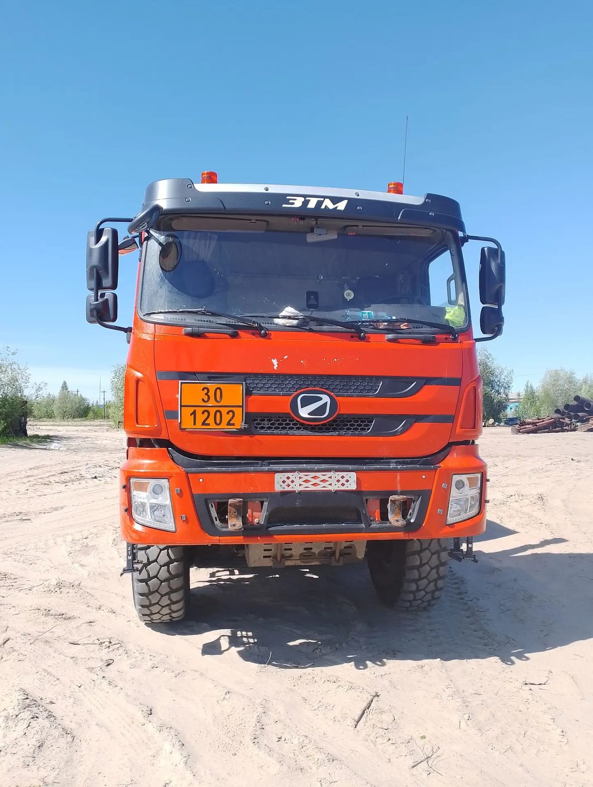 ХАНТ 8051* 8x8 Автоцистерна нефтепромысловая