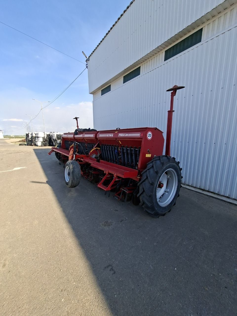 Сеялка зернотуковая рядовая СЗ-6-06