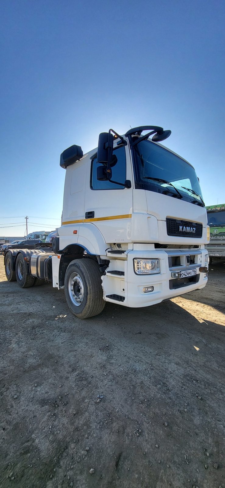 КАМАЗ 65806 6x4 Седельный тягач с КМУ