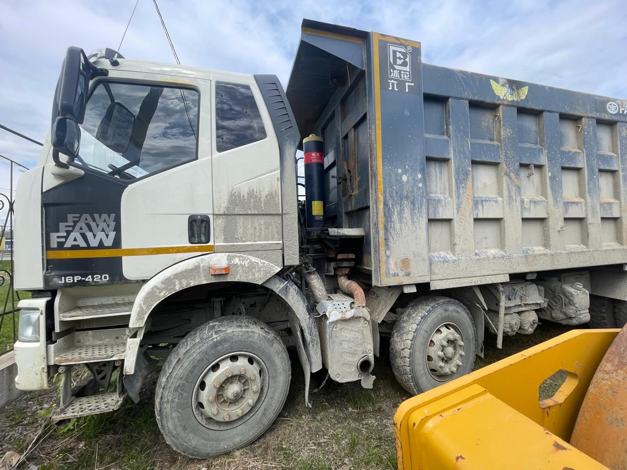 FAW J6 8x4 Самосвал