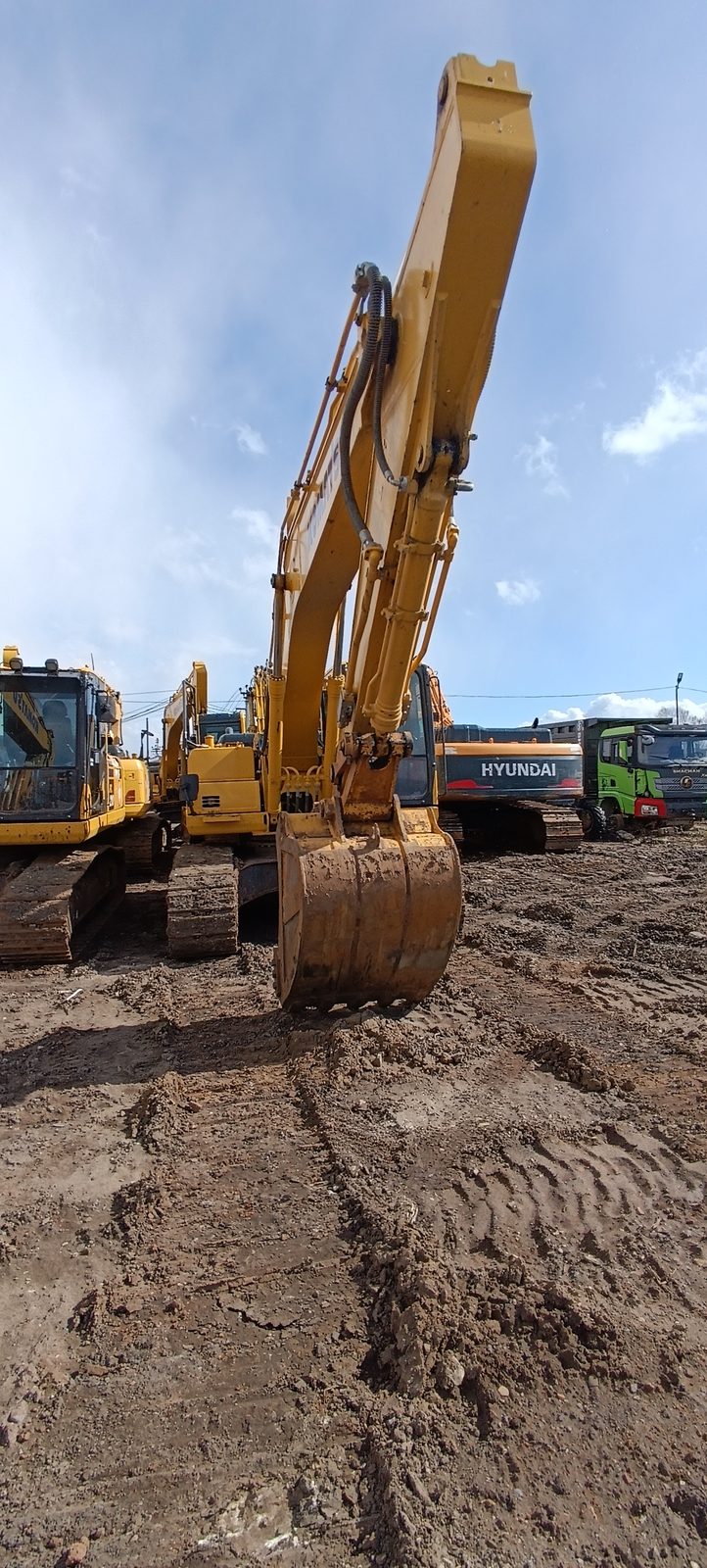Komatsu PC 210 Экскаватор